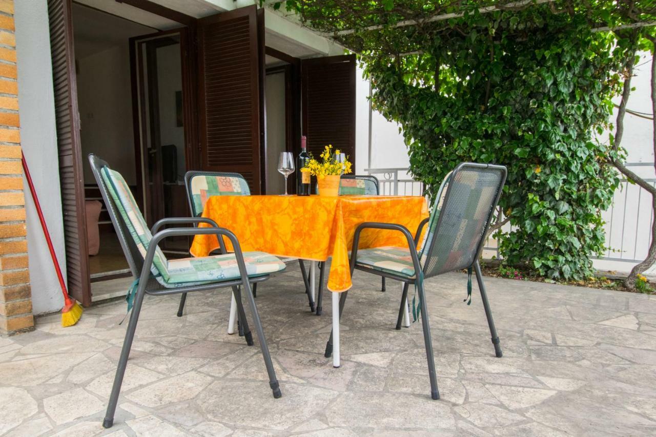 Vacation Home Mirjana Seget Vranjica Exterior foto